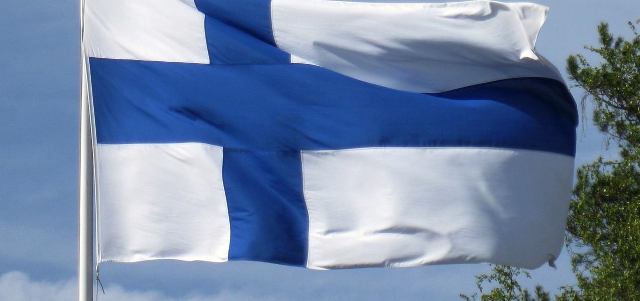 Suomen lippu tangossa