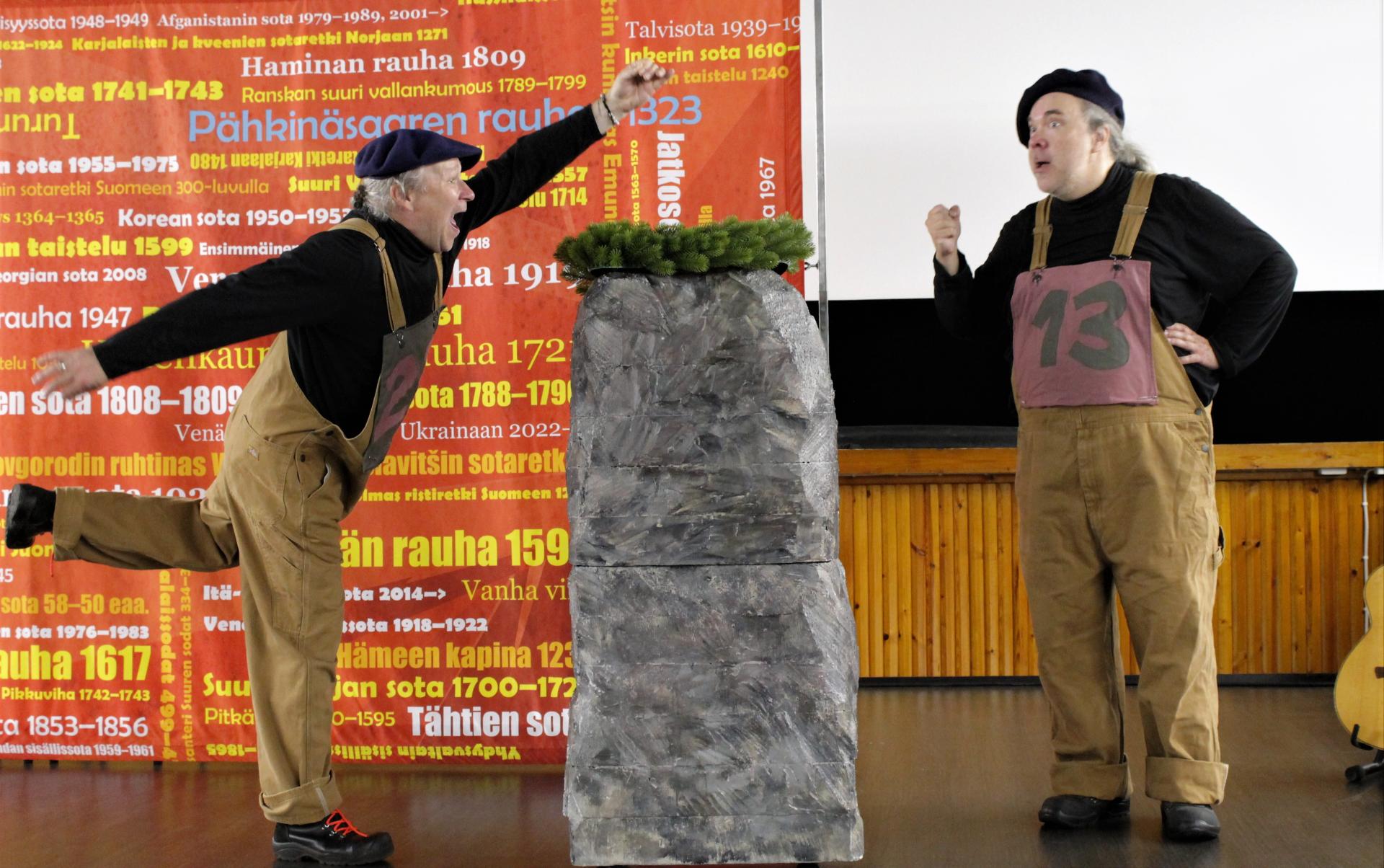 Kuvassa näyttelijöitä