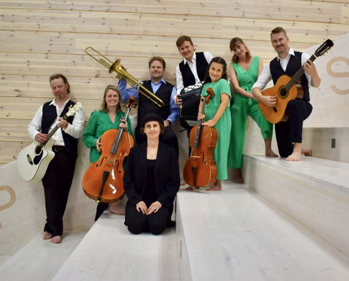 Kuvassa Tuuttilan tupaduurit